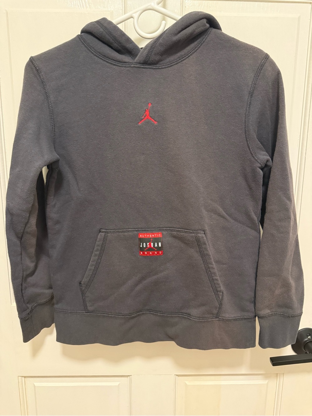 Boys Jordan Crewneck Hoodie in Charcoal with Red Jumpman - M